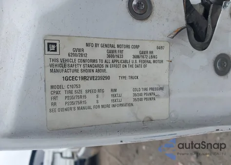 1997 Chevrolet C1500 Fleetside z USA, uszkodzony, nr VIN 1GCEC19R2VE239290